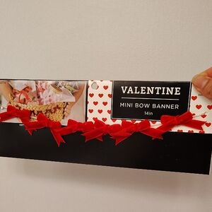 Valentine Mini Bow Banner with Red Bows